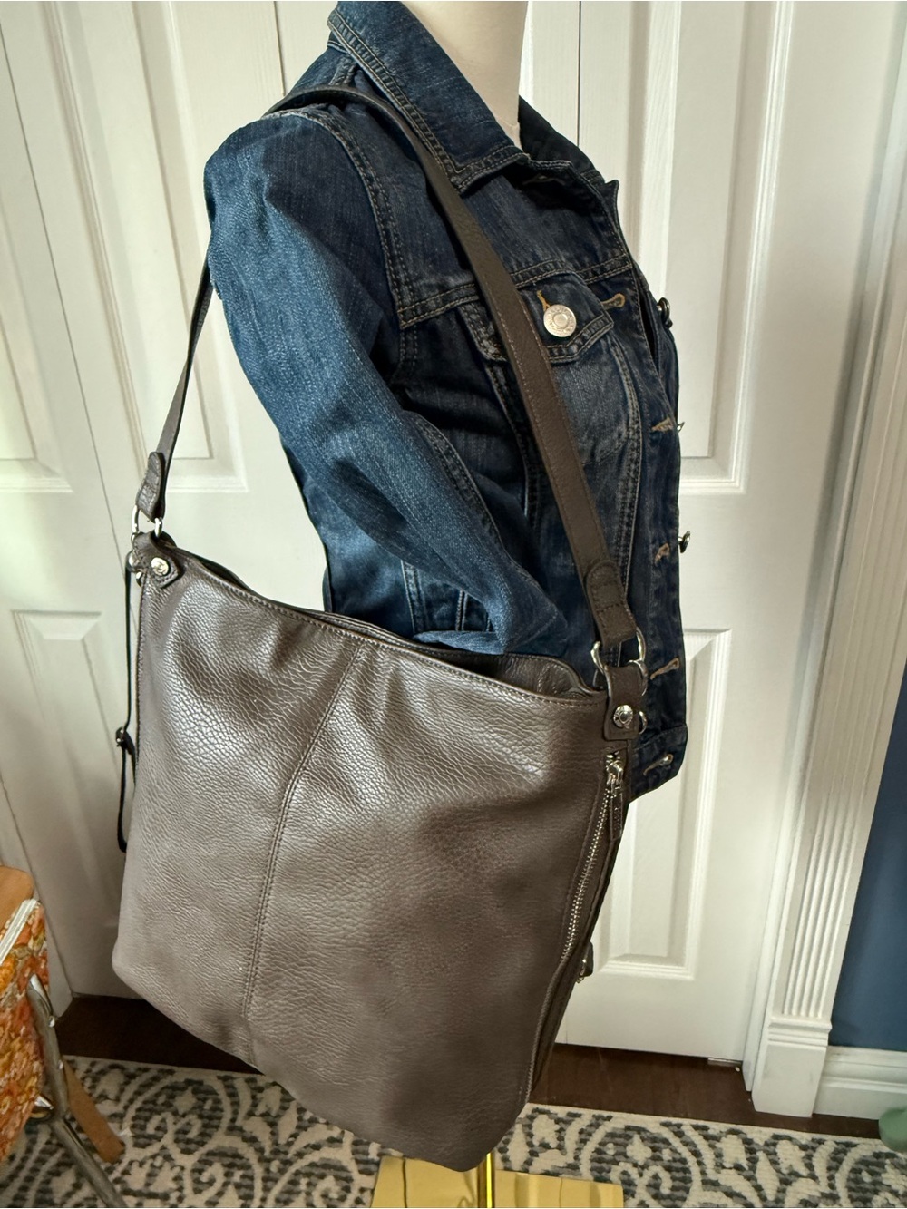 Roots Hobo Shoulder Bag Gray Taupe Large Everyday Purse - Picture 2 of 16